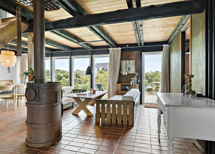 2 Bedroom Cozy In Дом отдыха Фанё